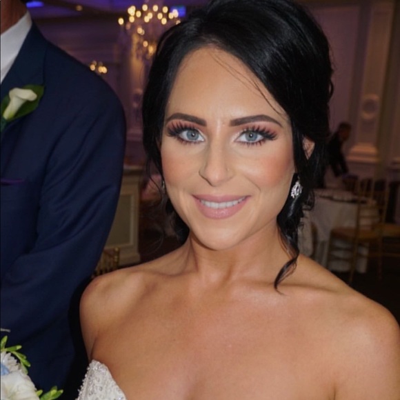 Hello, I’m Devon! Click see all listing to shop! - Picture 2 of 6